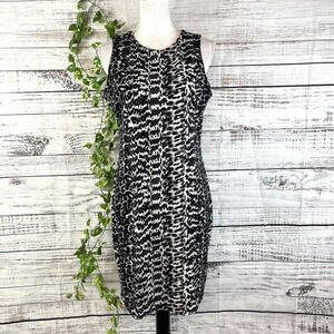 Vince Camuto Dress size Medium Black Ivory Slinky Stretch Sheath Knee Career